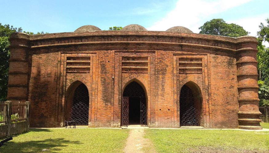 অবহেলায় ধ্বংসের পথে ৬০০ বছরের নয় গম্বুজ মসজিদ